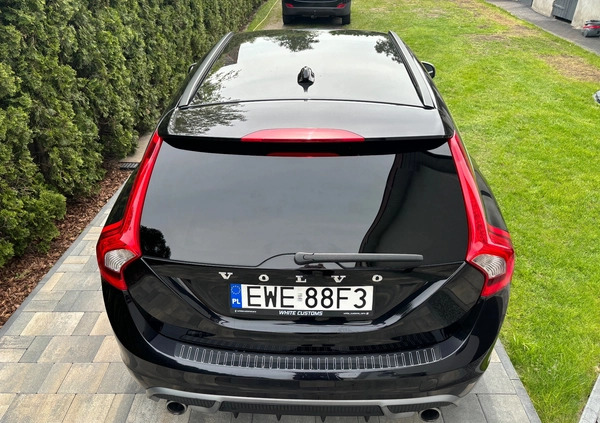 Volvo V60 cena 45000 przebieg: 256700, rok produkcji 2011 z Wieruszów małe 137